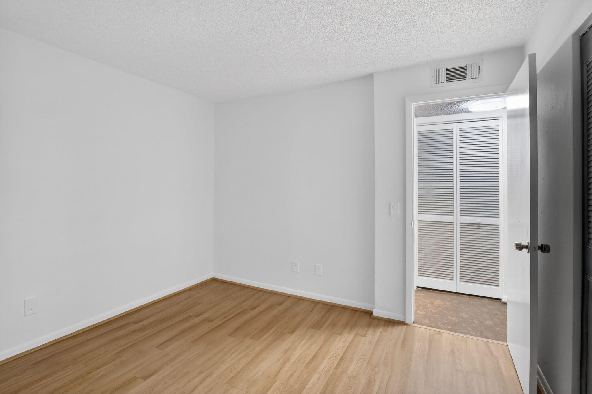 ARROWHEAD CONDO NO IV - Residential