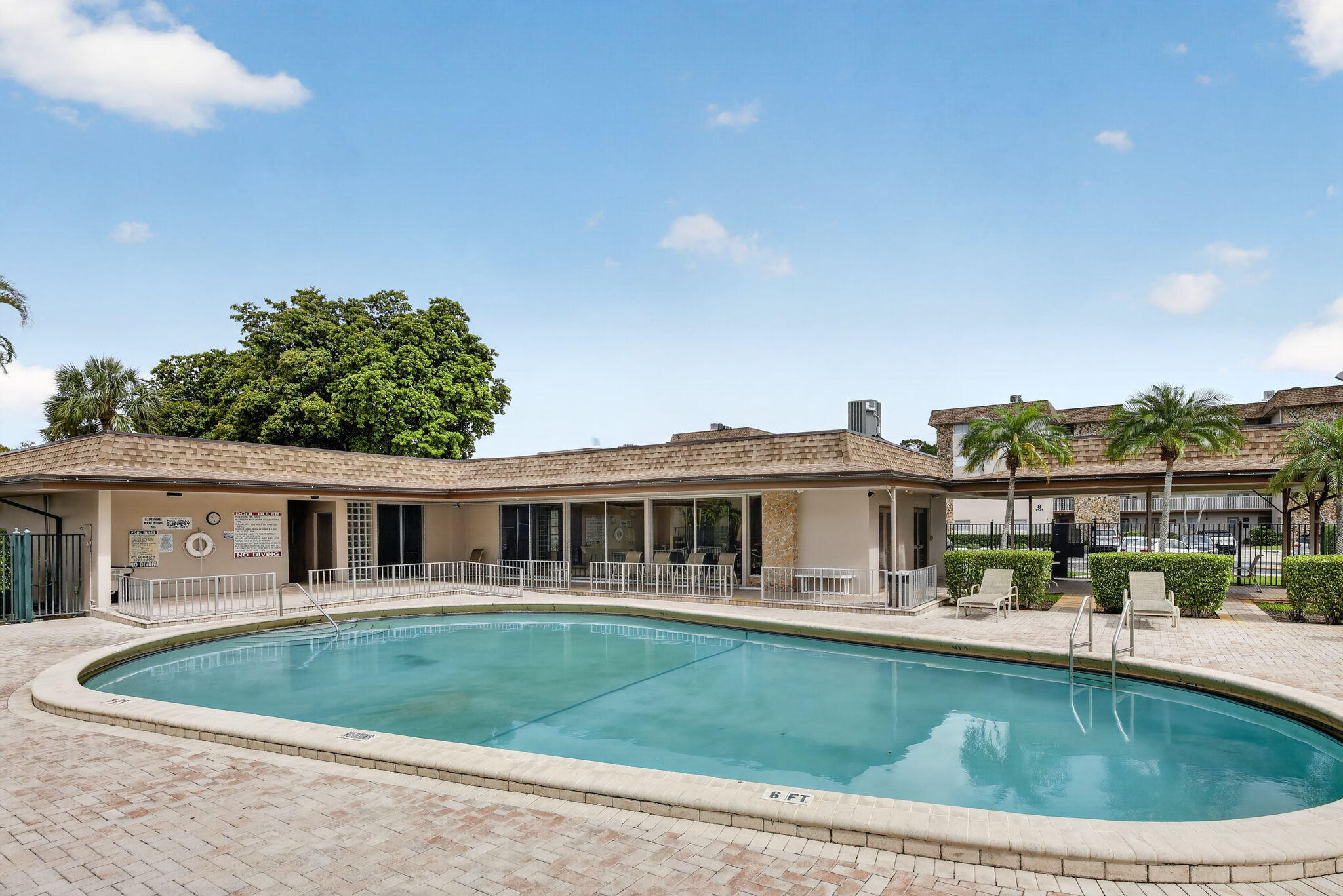 ARROWHEAD CONDO NO IV - Residential