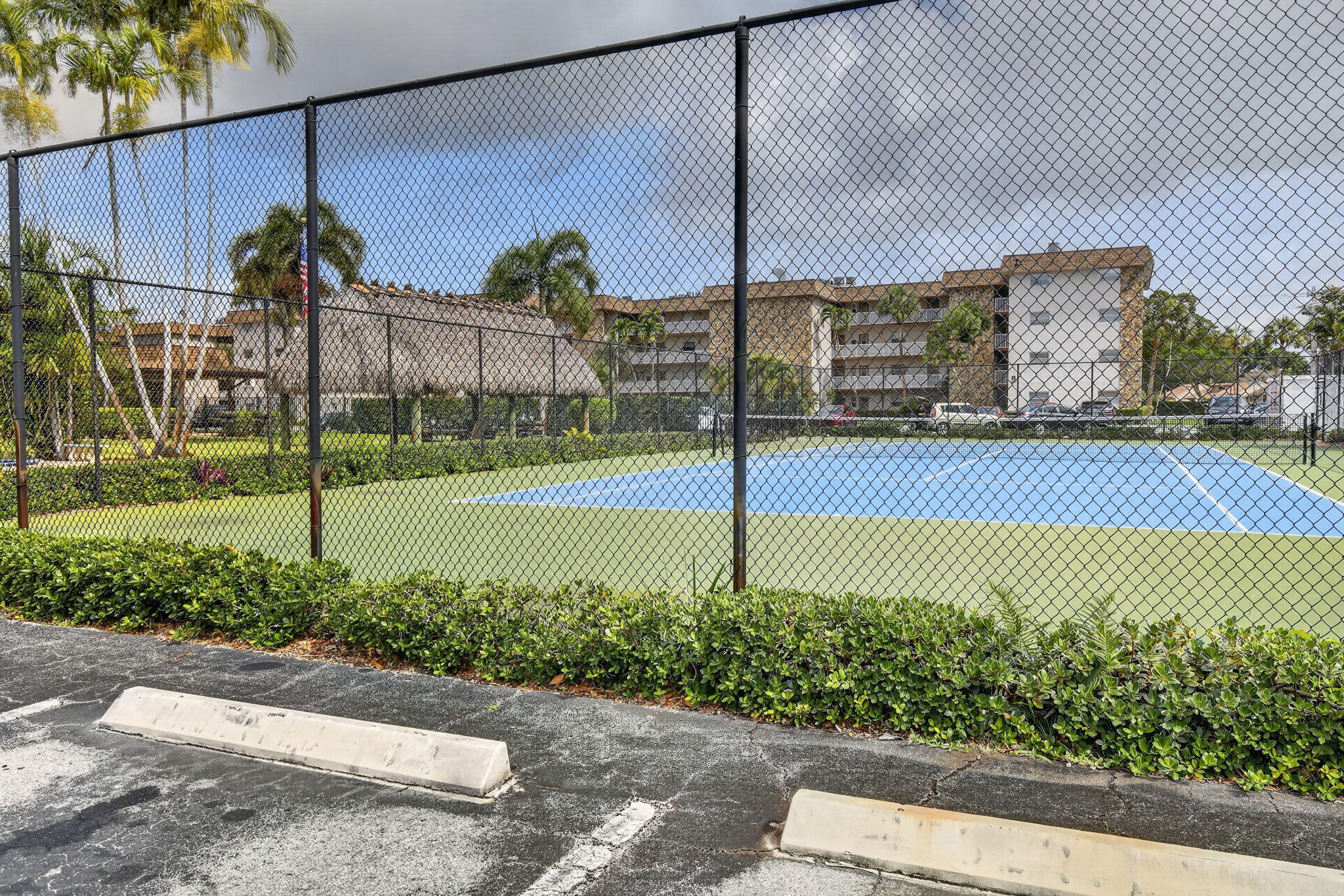 ARROWHEAD CONDO NO IV - Residential