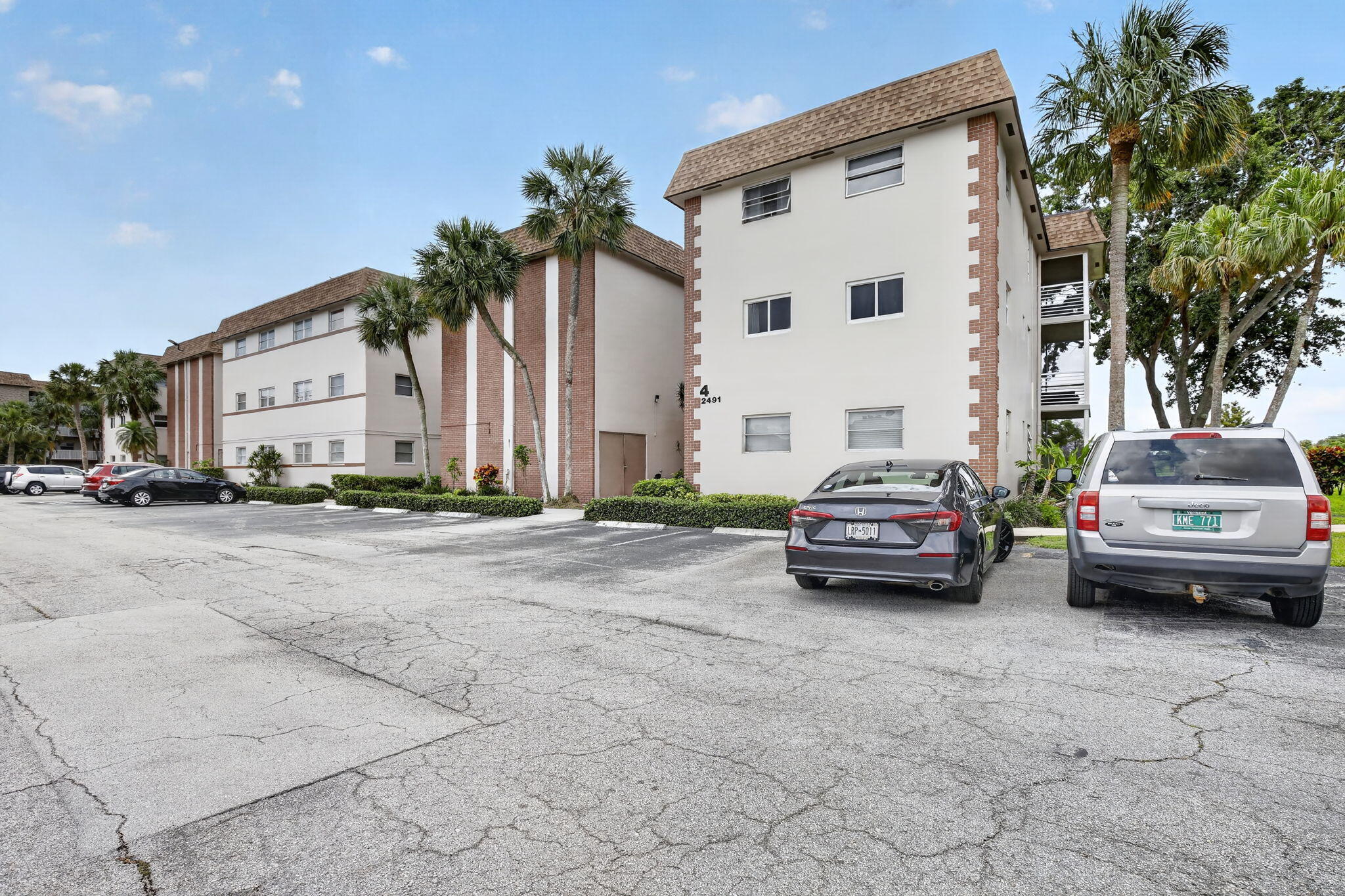 ARROWHEAD CONDO NO IV - Residential