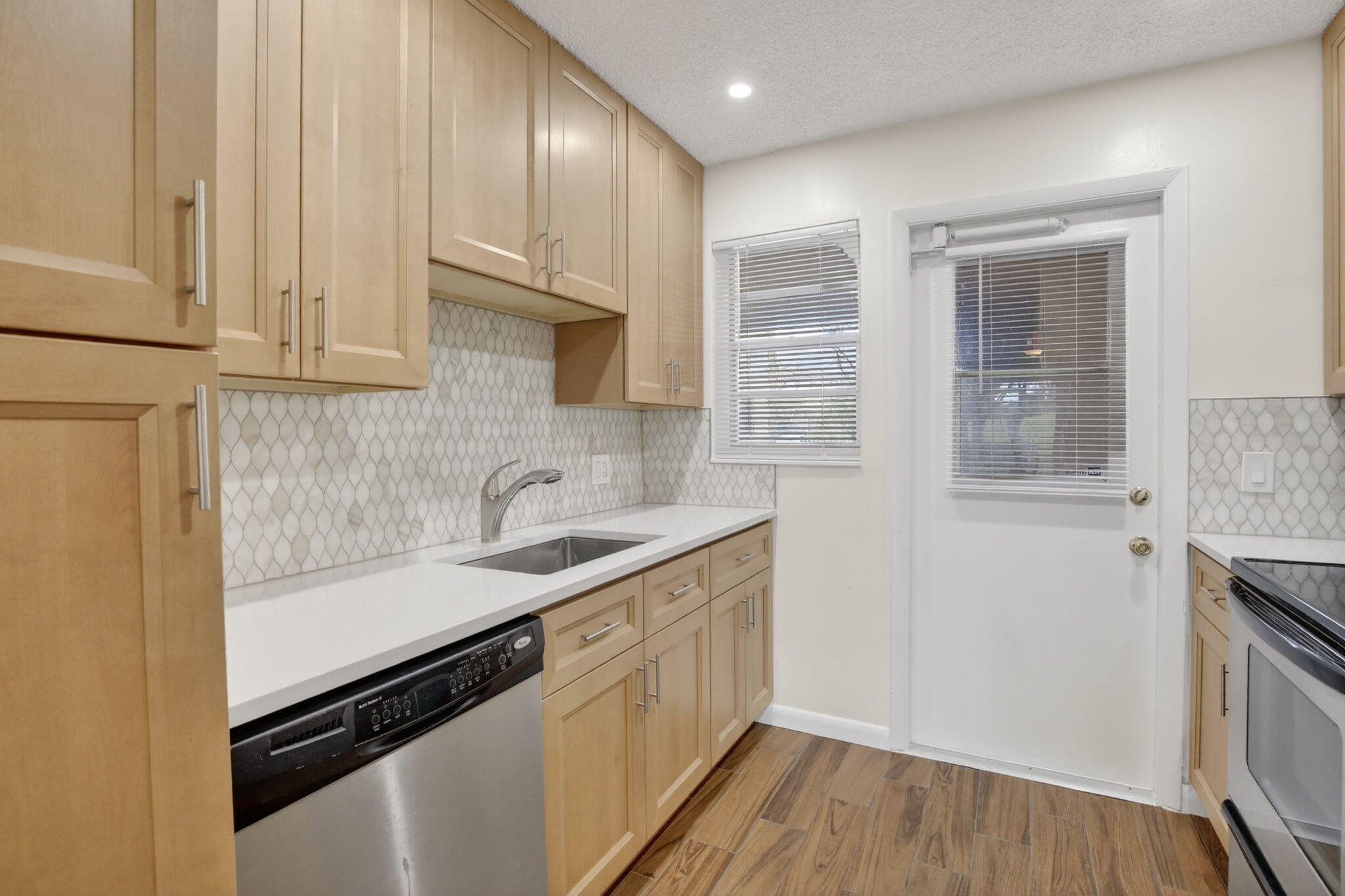 ARROWHEAD CONDO NO IV - Residential