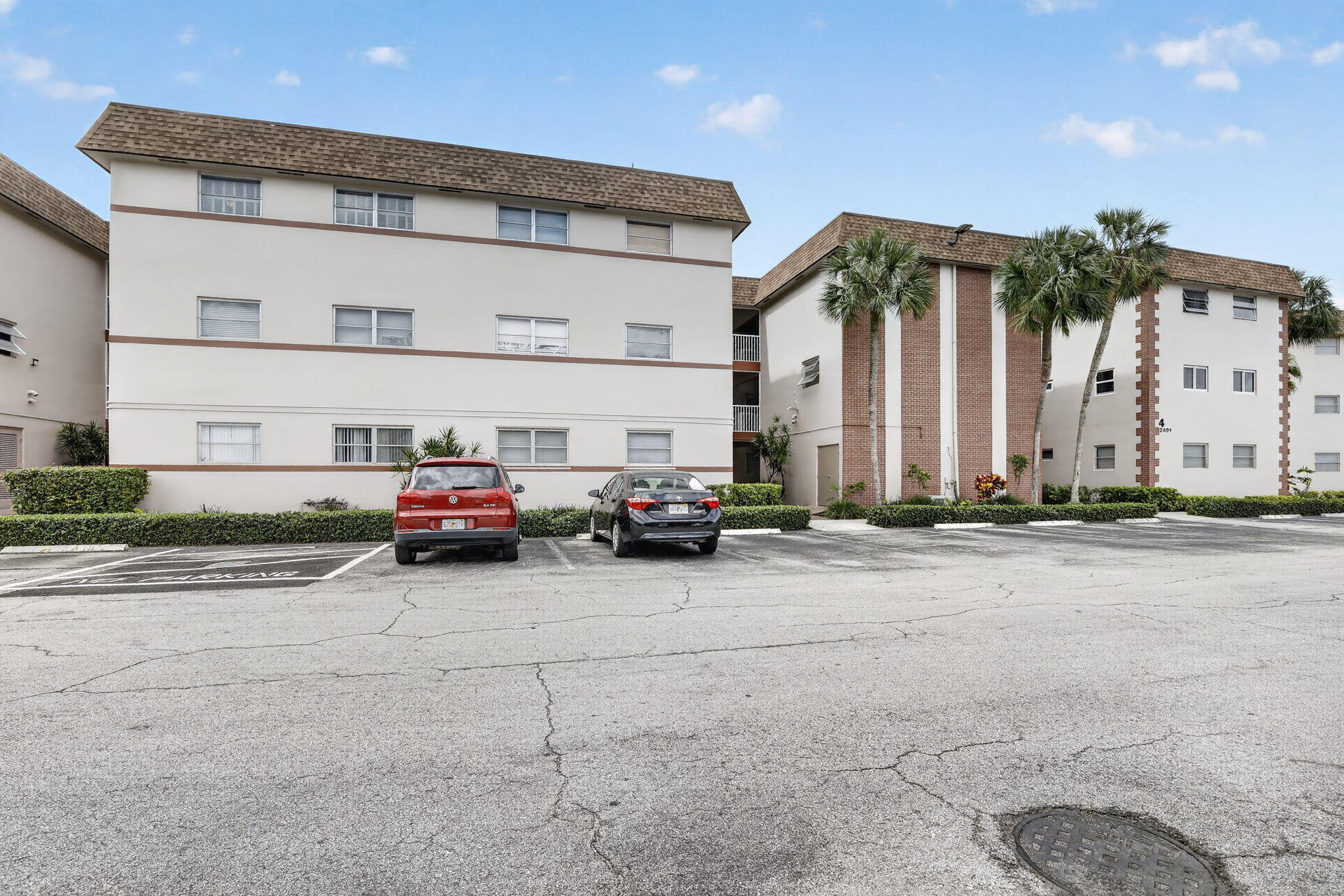 ARROWHEAD CONDO NO IV - Residential