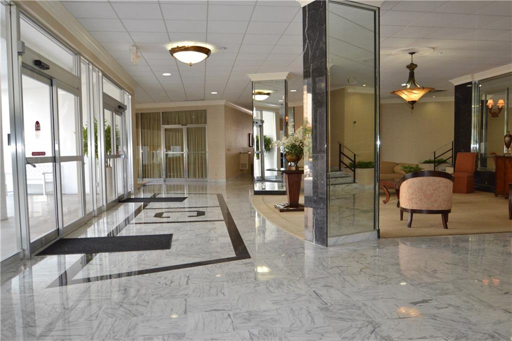 THE COMMODORE - Residential
