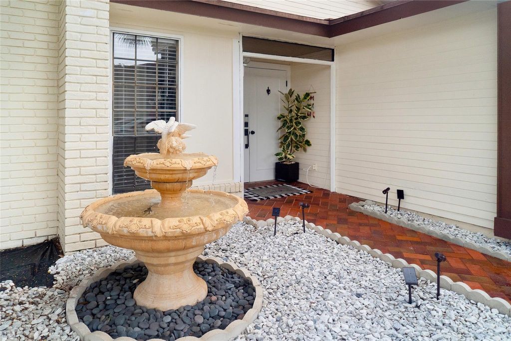 Photo of 7 Danby Place, Boynton Beach, FL 33426 (MLS # F10409296)
