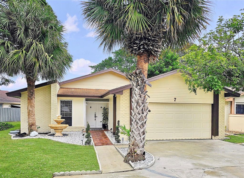 Photo of 7 Danby Place, Boynton Beach, FL 33426 (MLS # F10409296)