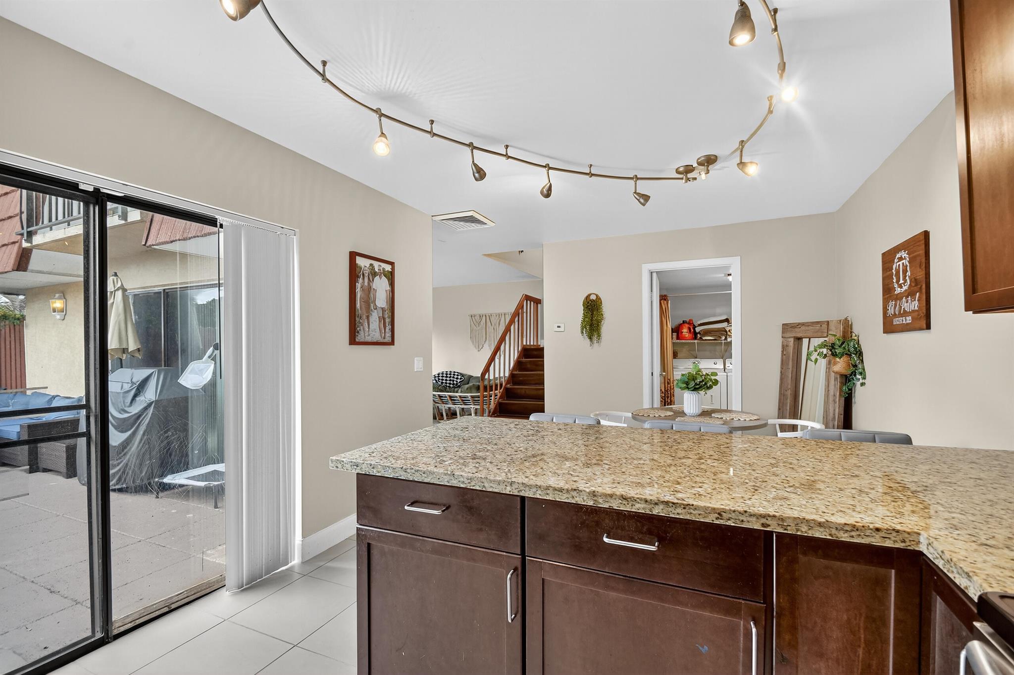 LAKESIDE - Residential
