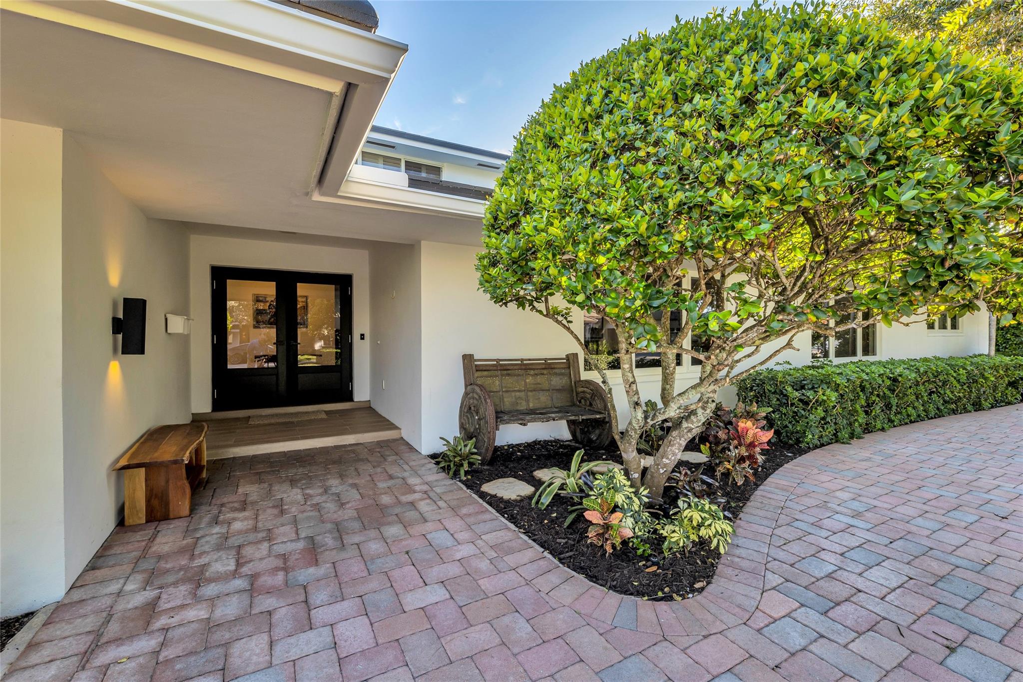 2 MENDOTA LN