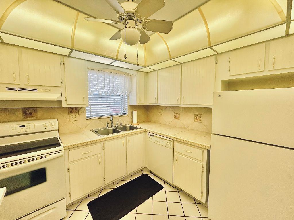 2787 Dudley Drive W G