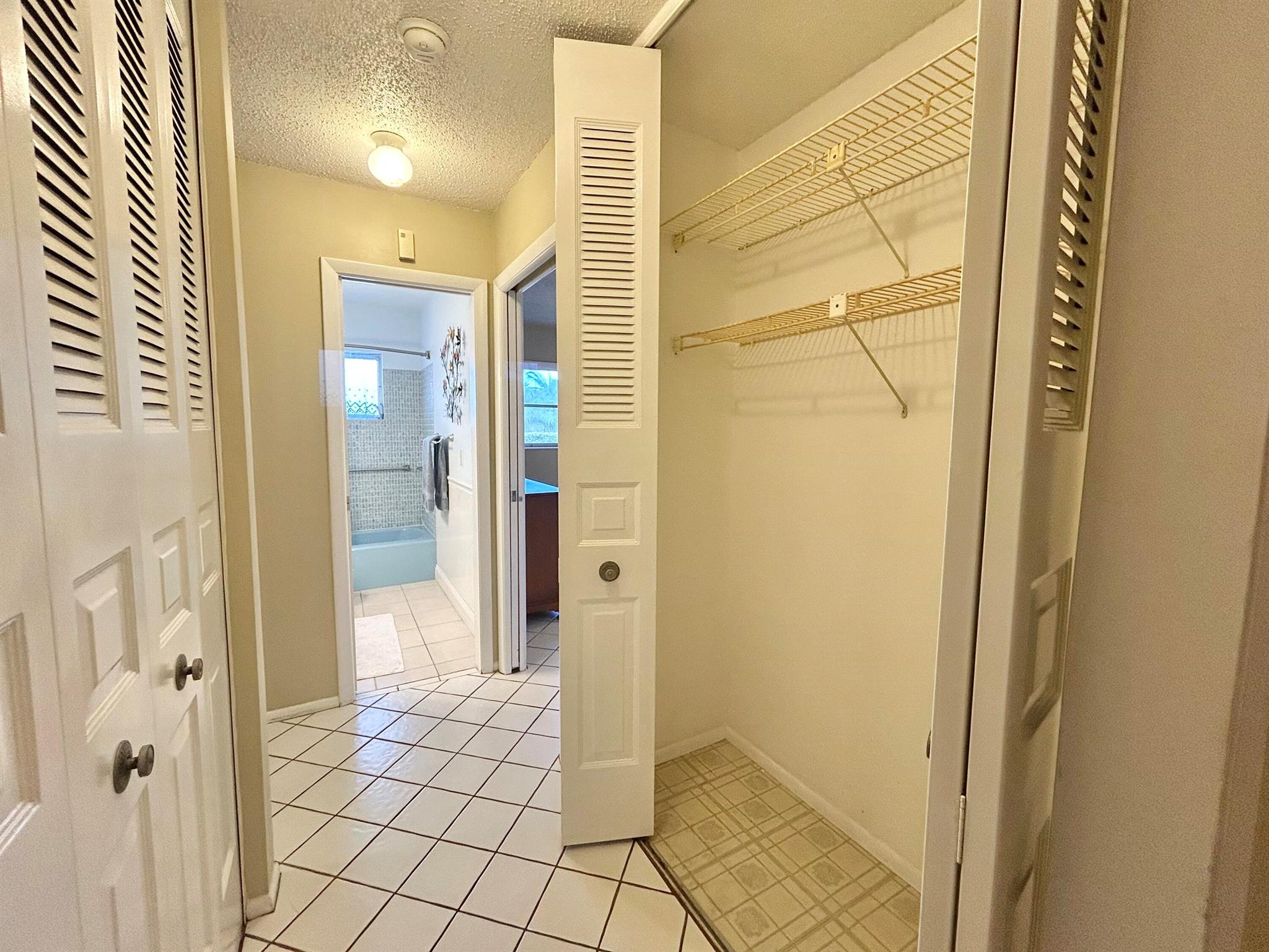 CRESTHAVEN VILLAS 28 COND - Residential