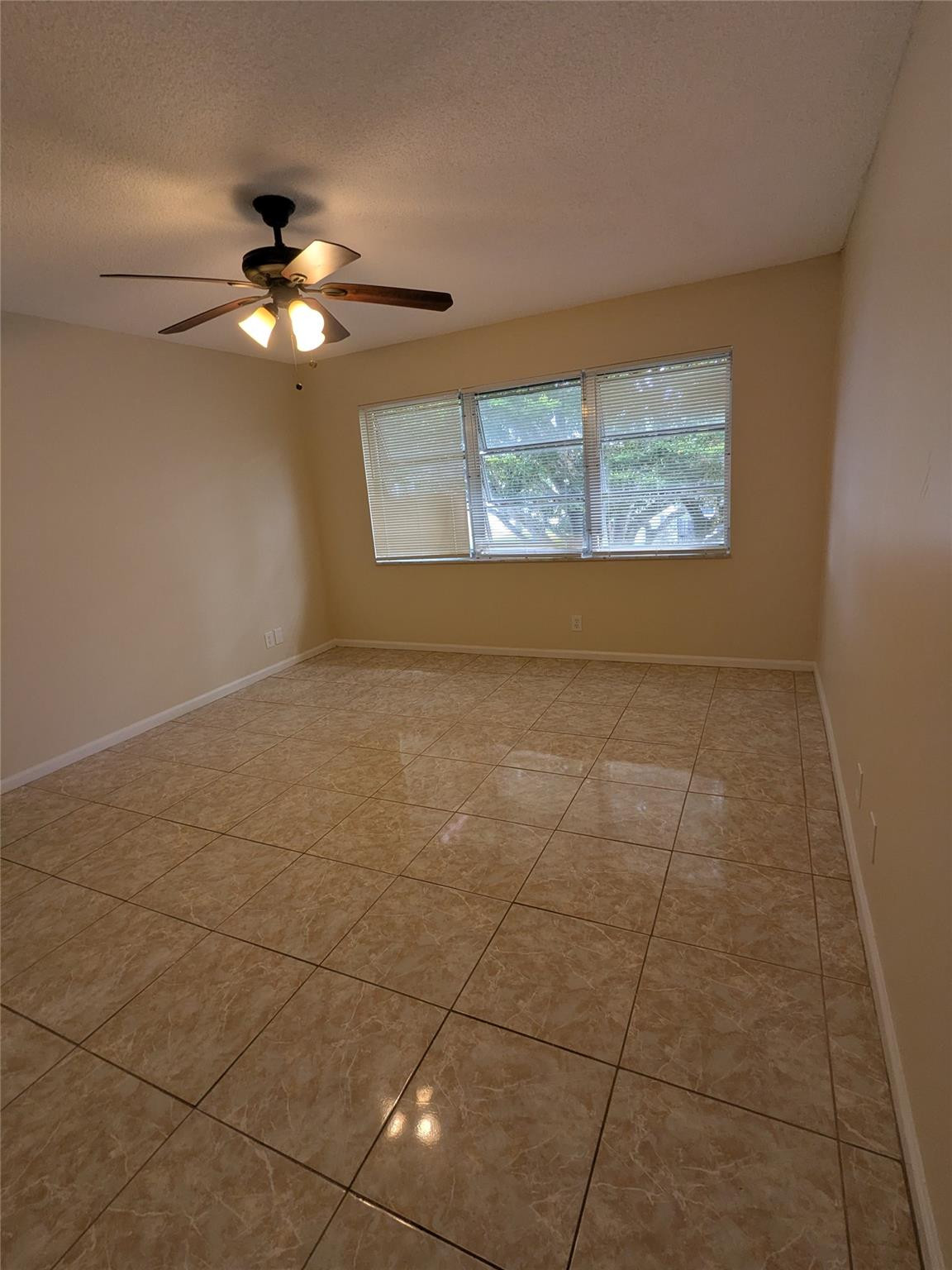 HOLLYBROOK GOLF & TENNIS - Residential Lease