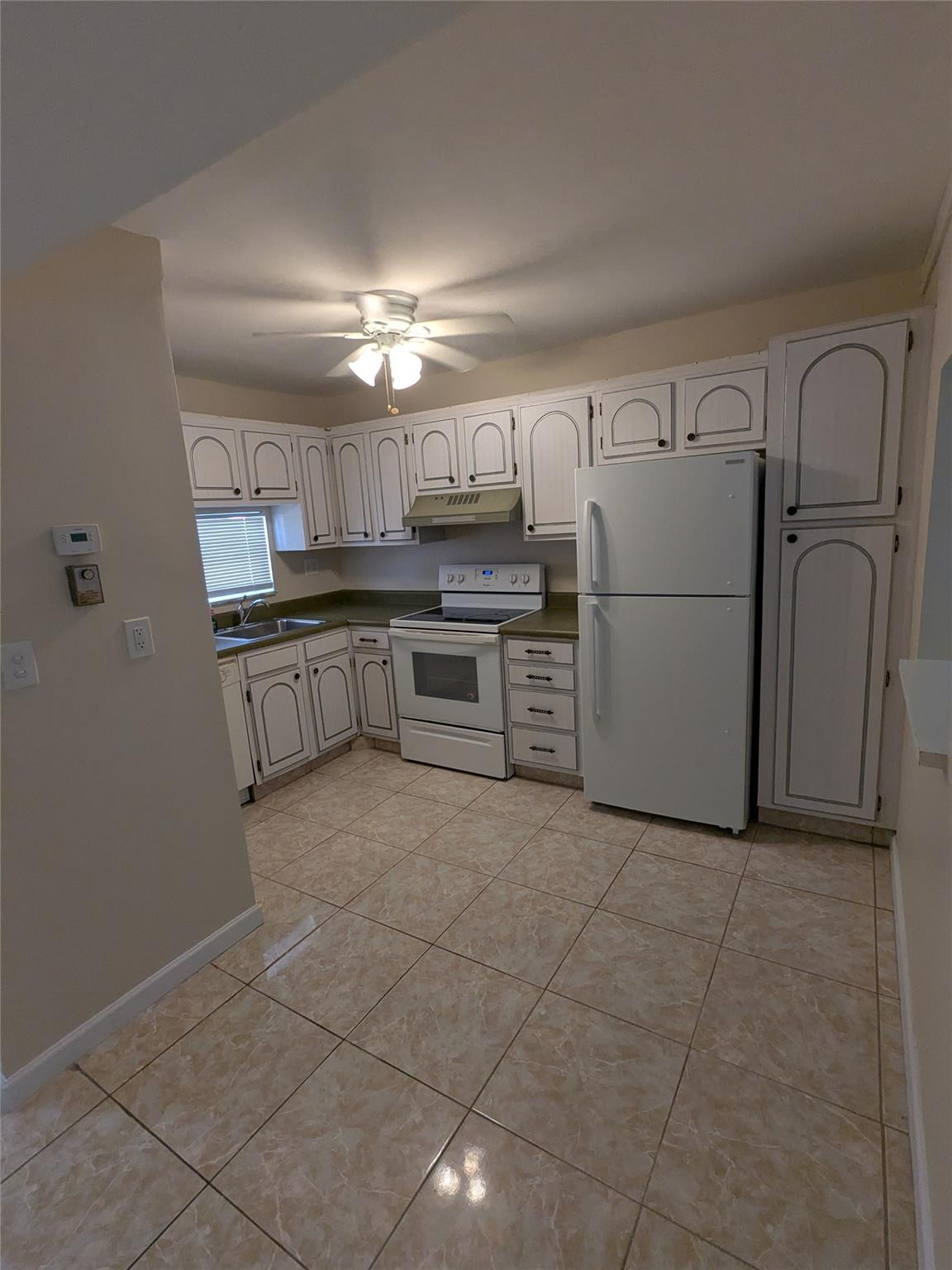 HOLLYBROOK GOLF & TENNIS - Residential Lease