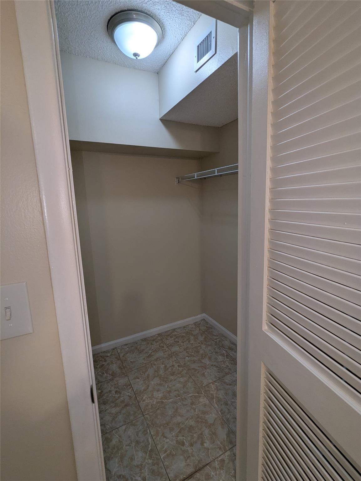 HOLLYBROOK GOLF & TENNIS - Residential Lease