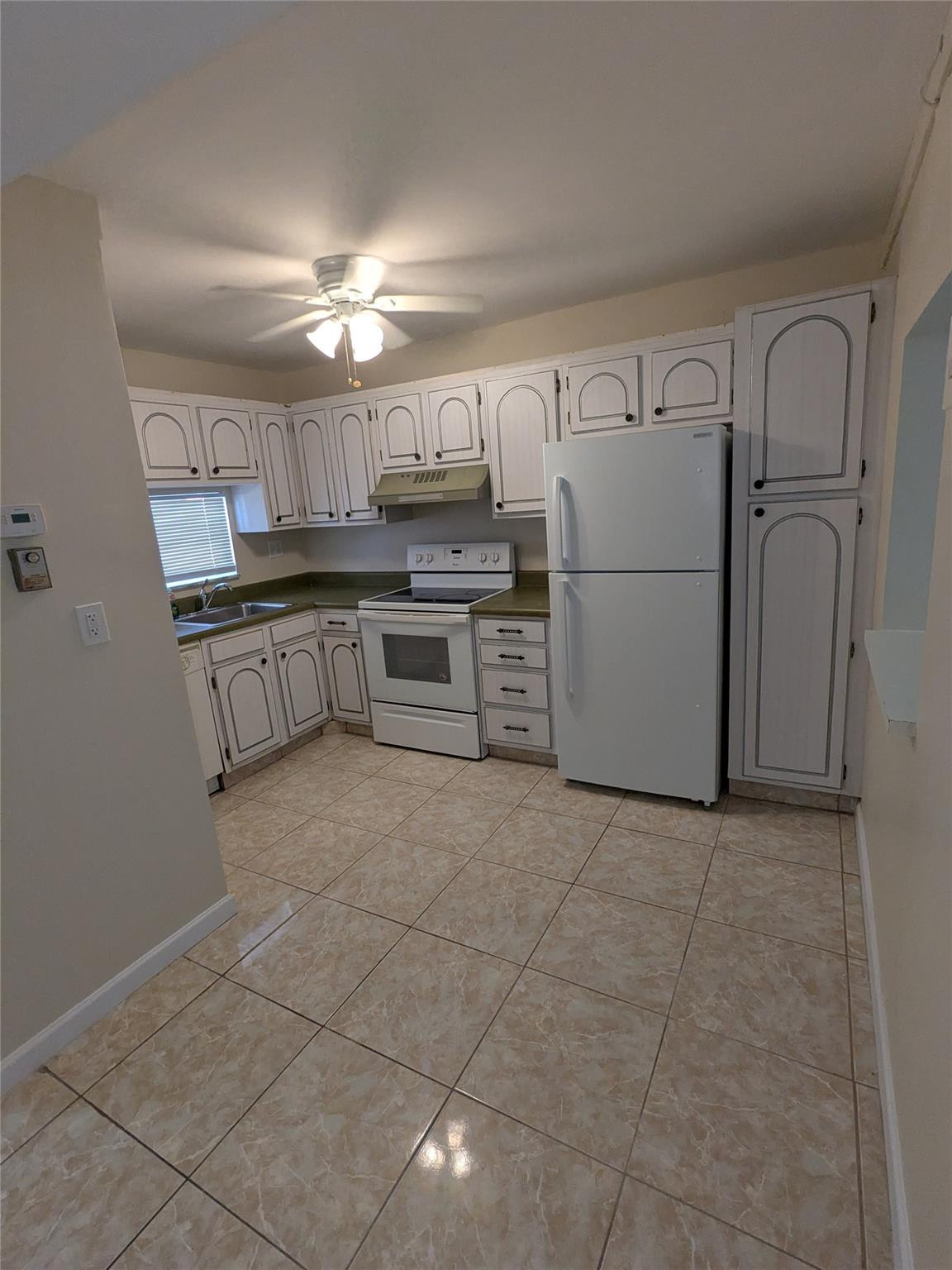 HOLLYBROOK GOLF & TENNIS - Residential Lease