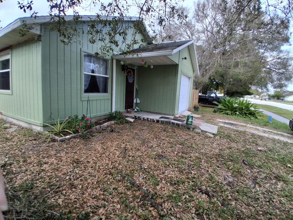 Photo of 1511 20th Avenue SW, Vero Beach, FL 32962 (MLS # R11036497)