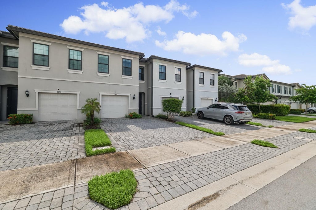Photo of 4488 Appleton Circle E, Oakland Park, FL 33309 (MLS # B26077311)