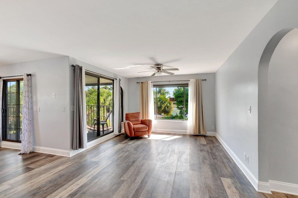 Photo of 124 S Palmway, Lake Worth Beach, FL 33460 (MLS # R11073018)