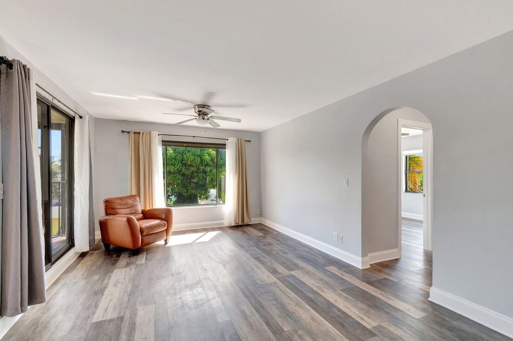 Photo of 124 S Palmway, Lake Worth Beach, FL 33460 (MLS # R11073018)