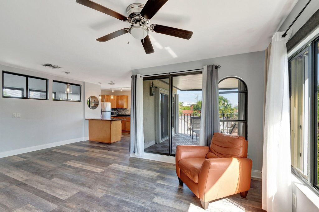 Photo of 124 S Palmway, Lake Worth Beach, FL 33460 (MLS # R11073018)