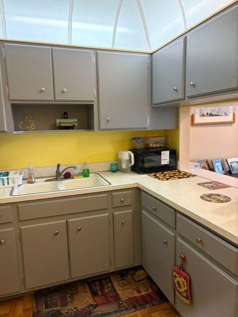2562 GARDEN Drive N 204