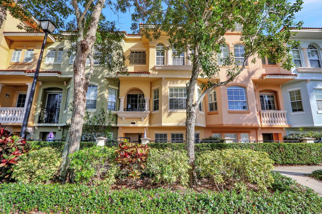 Photo of 11858 Valencia Gardens Avenue, Palm Beach Gardens, FL 33410 (MLS # R10962030)