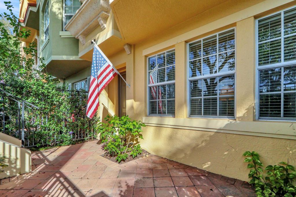 Photo of 11858 Valencia Gardens Avenue, Palm Beach Gardens, FL 33410 (MLS # R10962030)