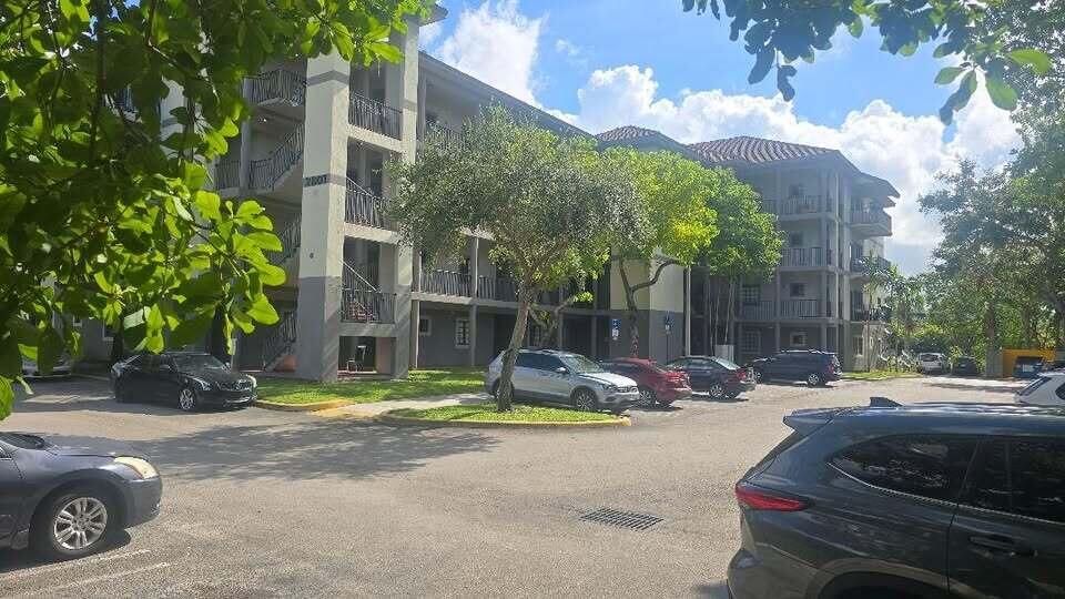 Photo of 2801 RIVERSIDE Drive #107-S, Coral Springs, FL 33065 (MLS # B26072222)