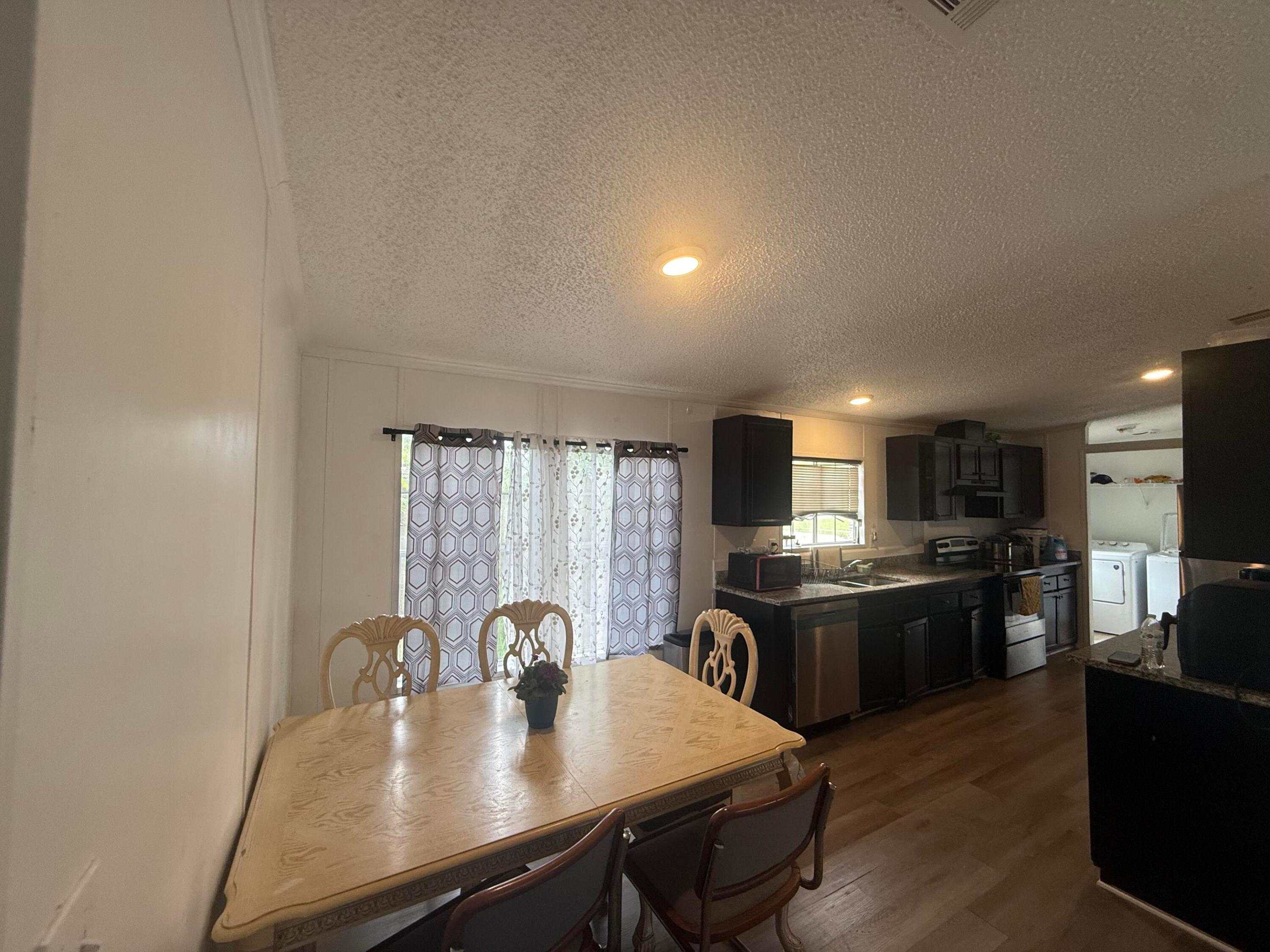 WATERGATE MOBILE HOME - Residential