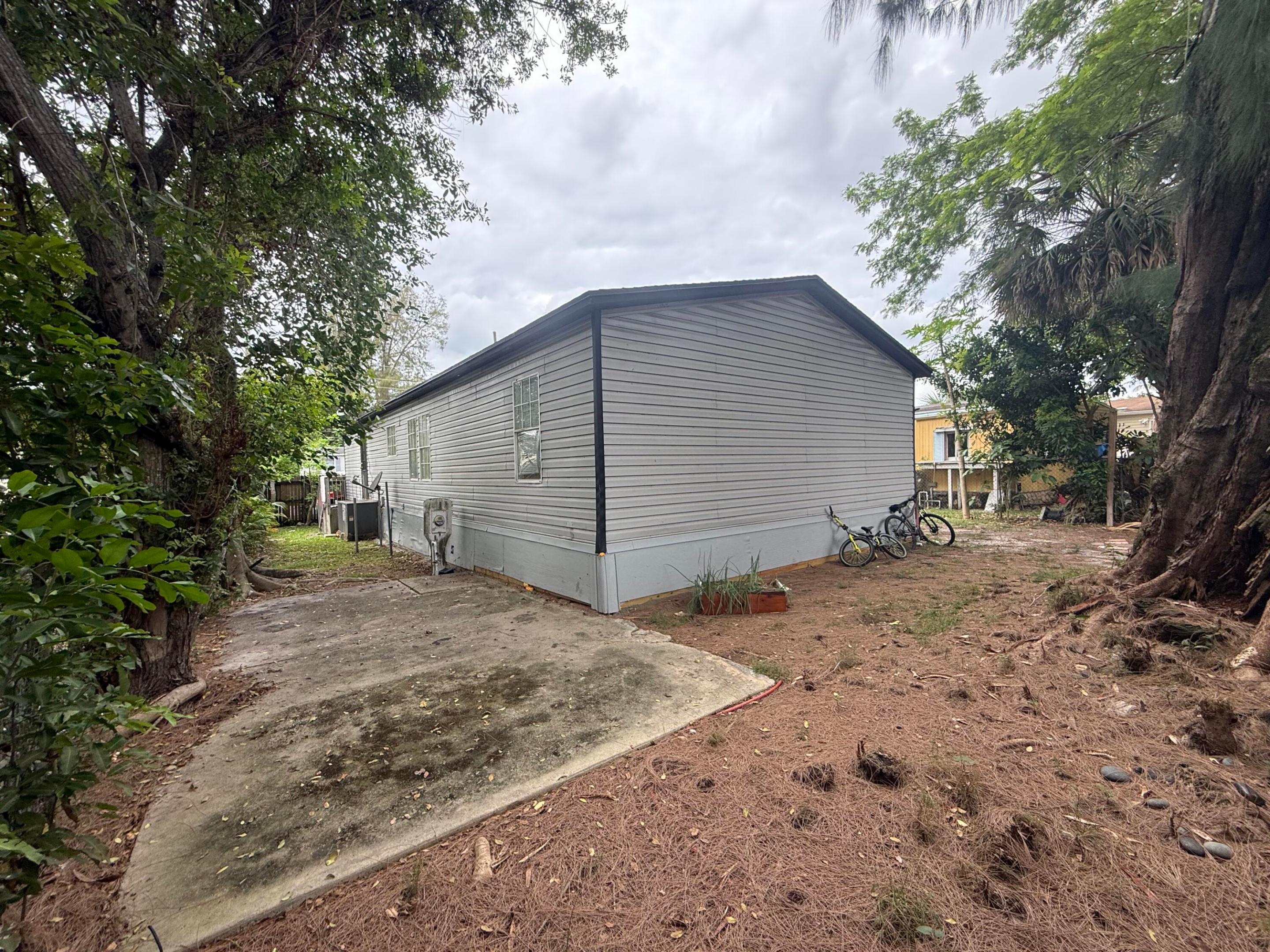 WATERGATE MOBILE HOME - Residential