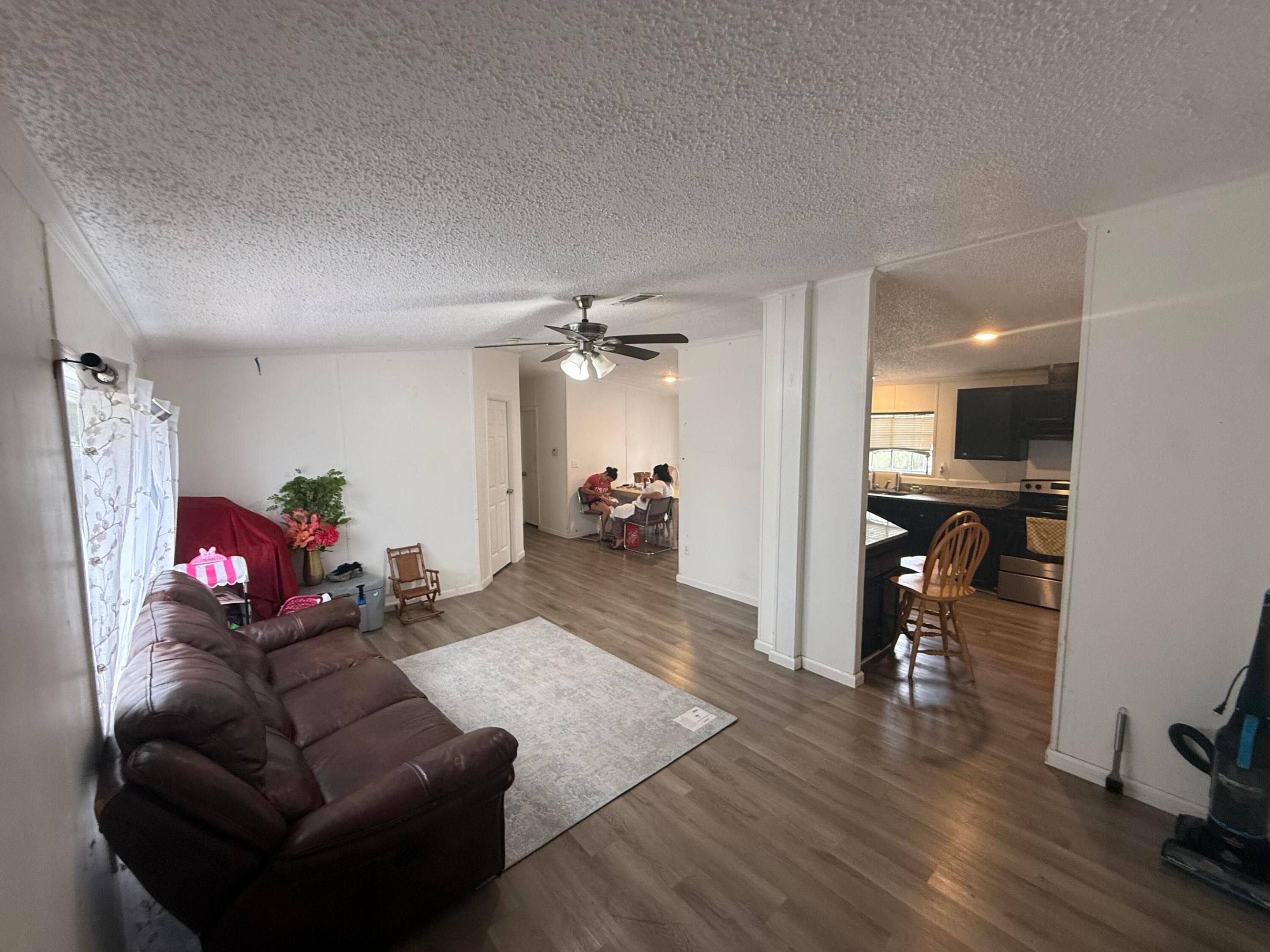 WATERGATE MOBILE HOME - Residential
