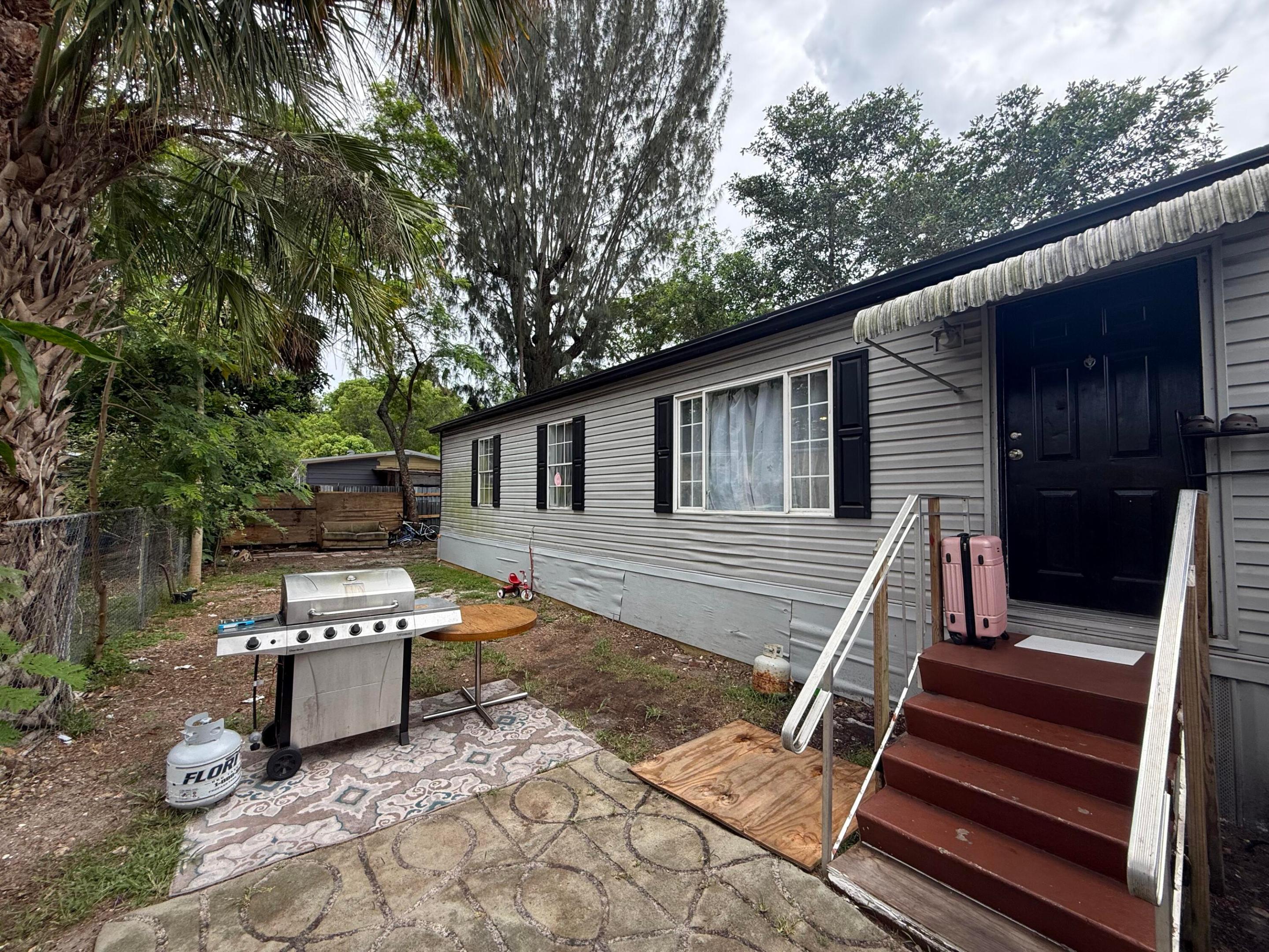 WATERGATE MOBILE HOME - Residential