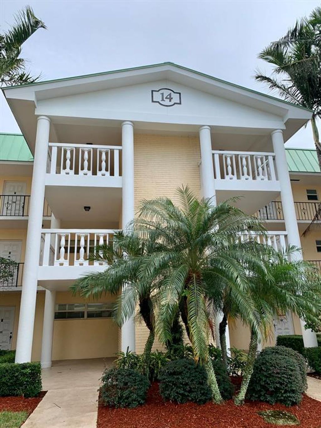 Photo of 14 Colonial Club Drive #301, Boynton Beach, FL 33435 (MLS # R10671044)