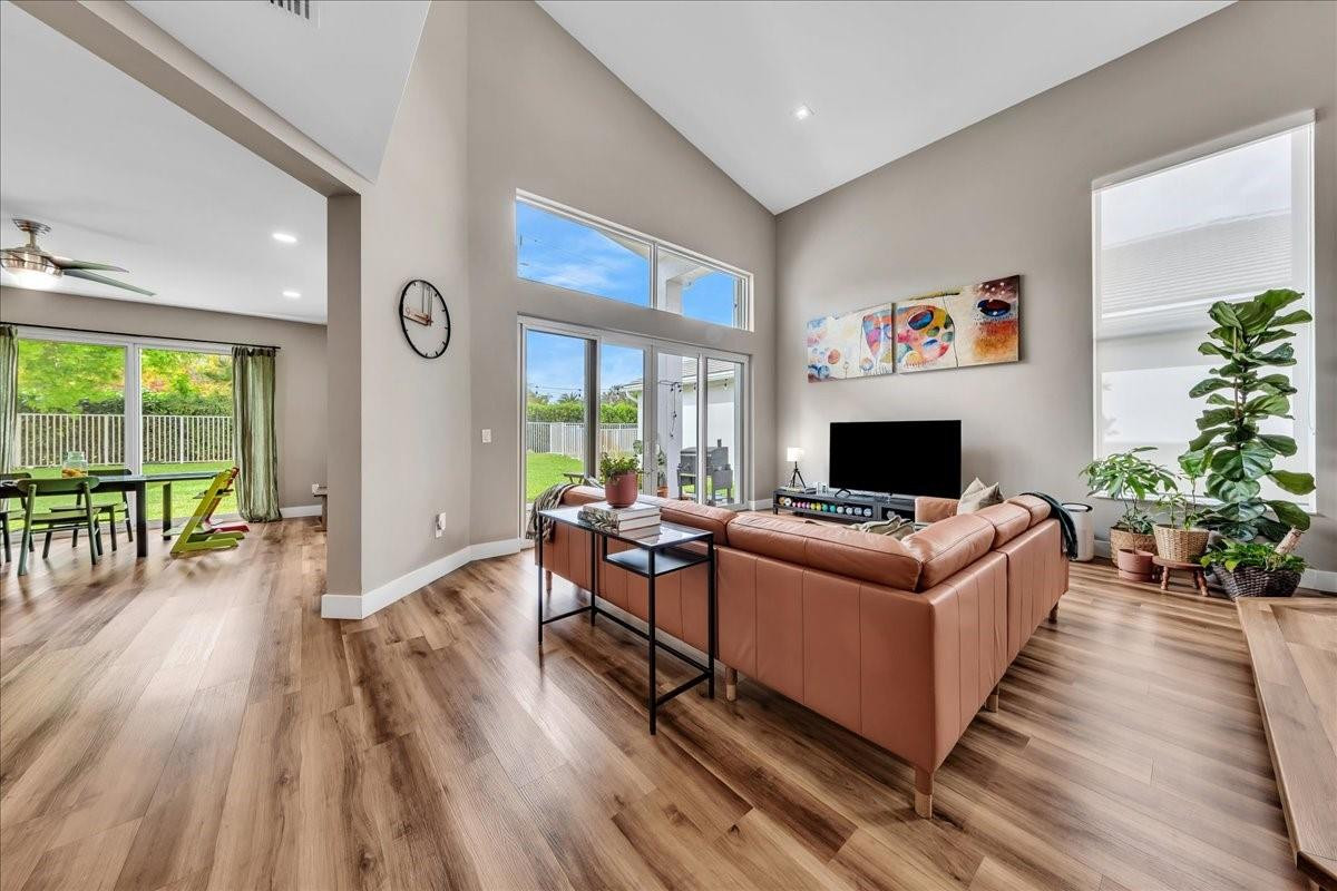 Cypress Cay 156-35 B - Residential