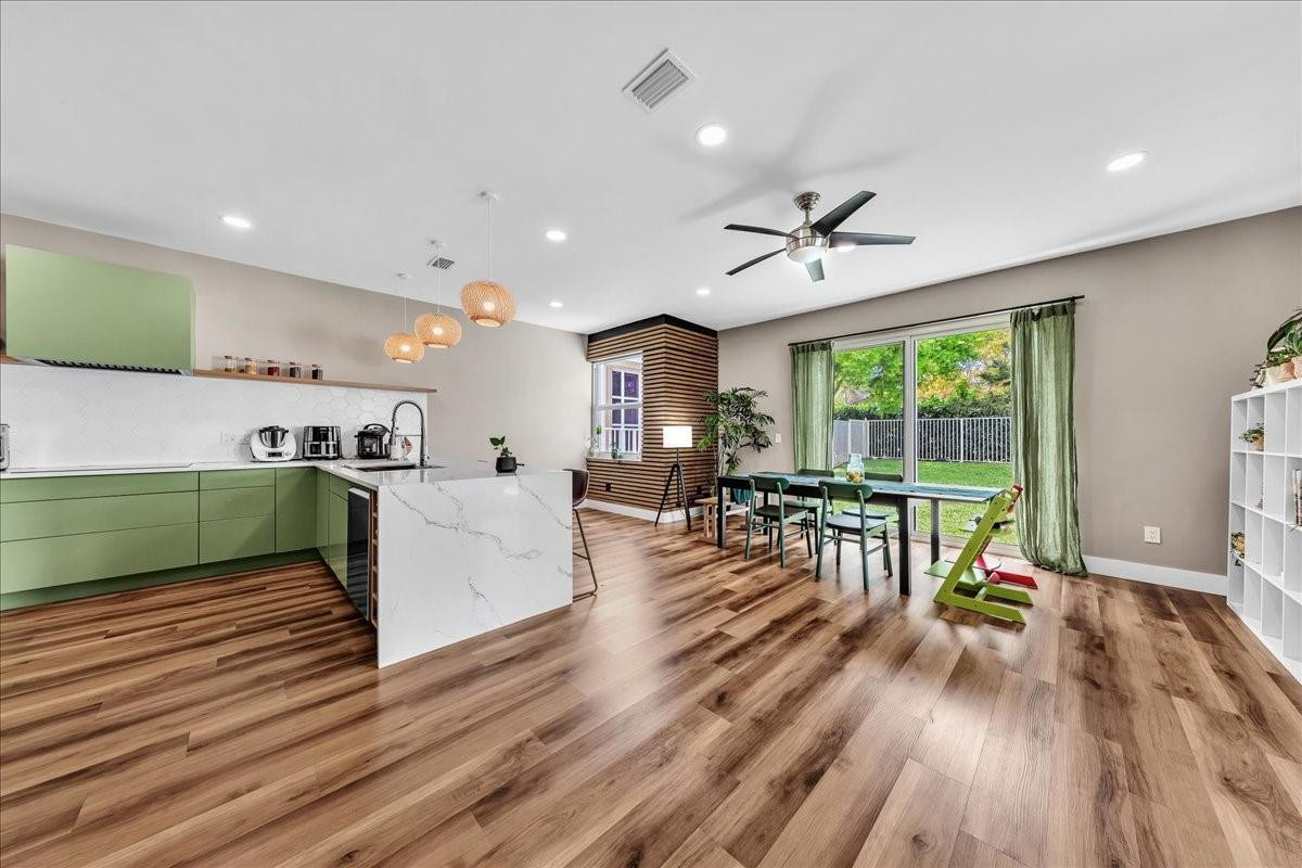 Cypress Cay 156-35 B - Residential