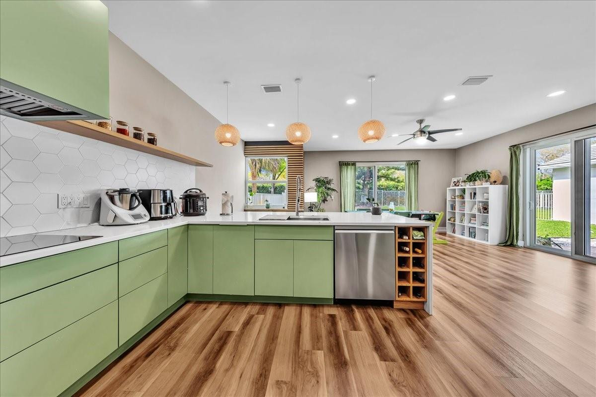 Cypress Cay 156-35 B - Residential