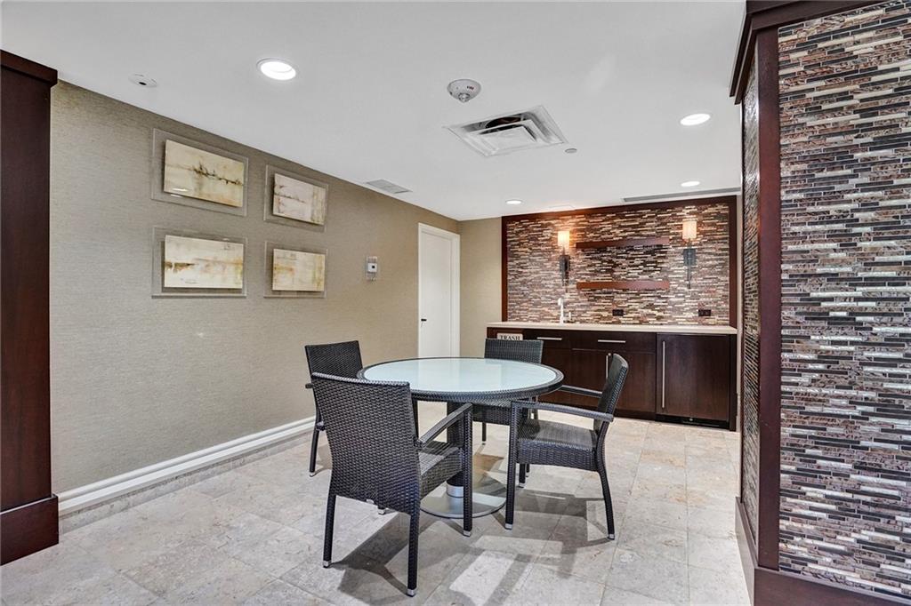 Williams Island - Residential