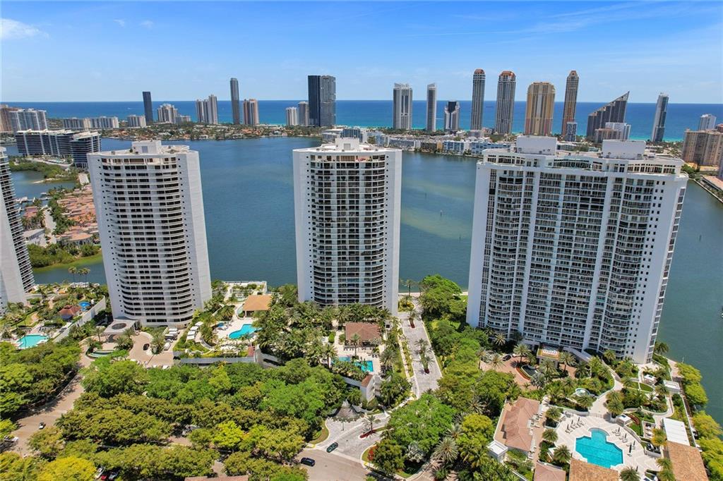 Williams Island - Residential