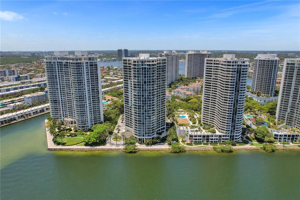 Williams Island - Residential