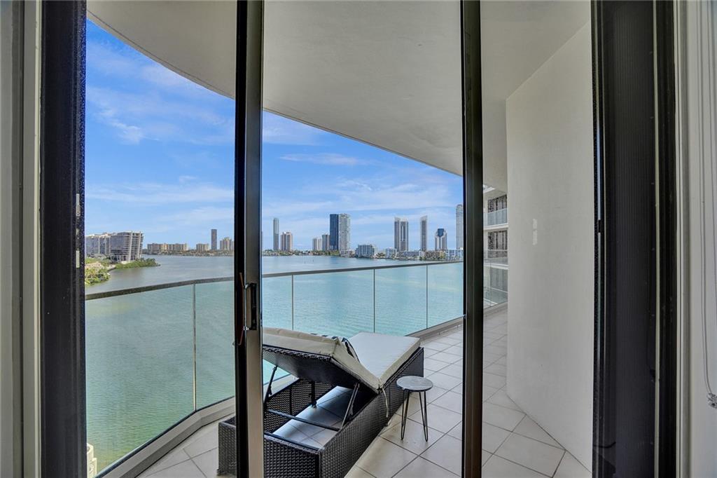 Williams Island - Residential