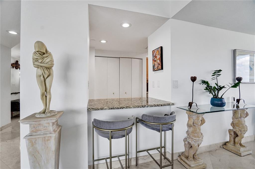 Williams Island - Residential