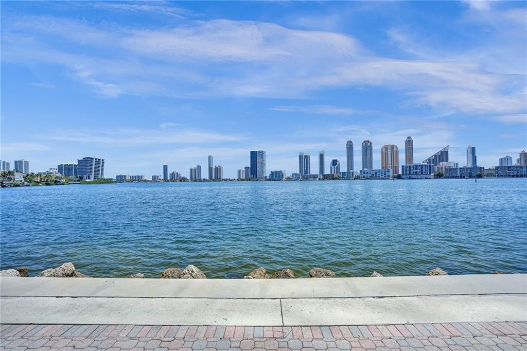 Williams Island - Residential