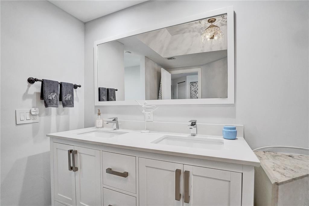 Williams Island - Residential