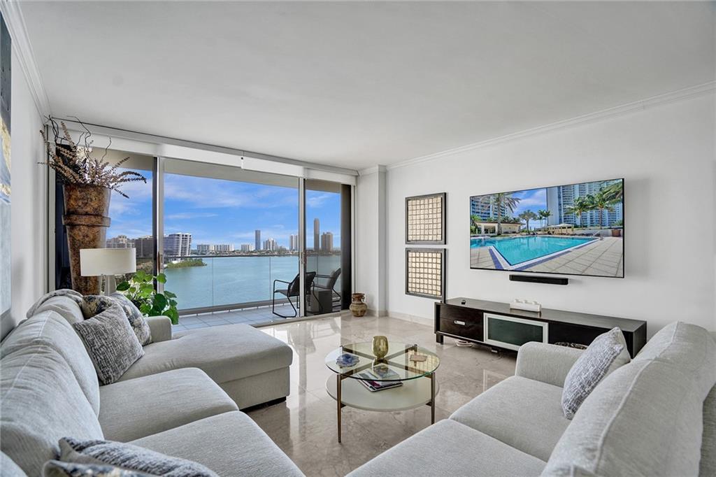 Williams Island - Residential