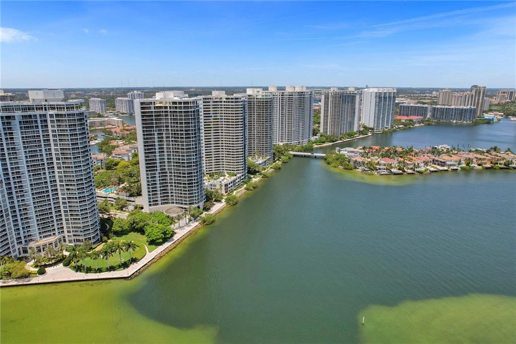 Williams Island - Residential