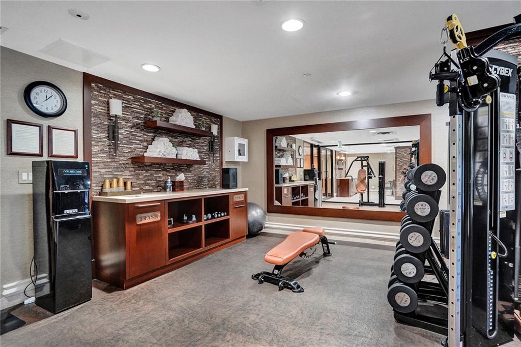 Williams Island - Residential