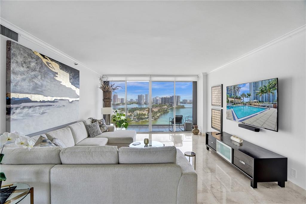 Williams Island - Residential