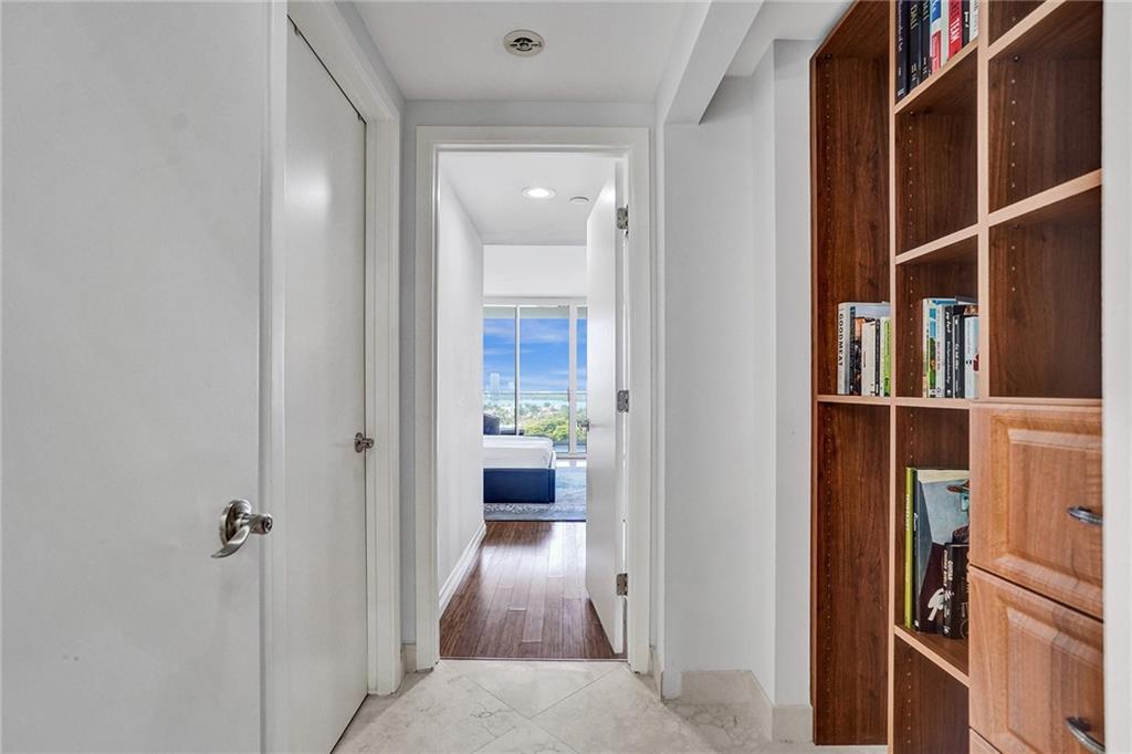 Williams Island - Residential