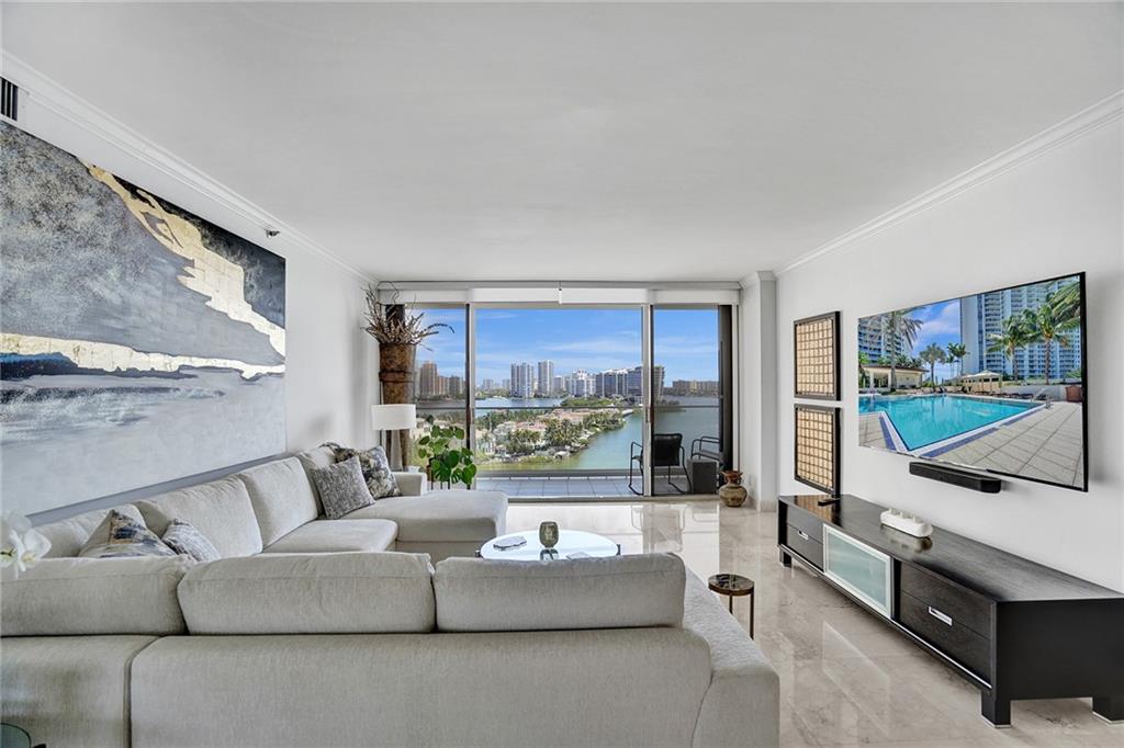 Williams Island - Residential