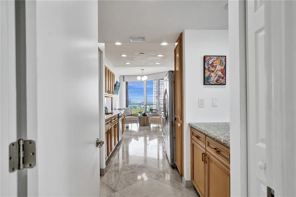 Williams Island - Residential