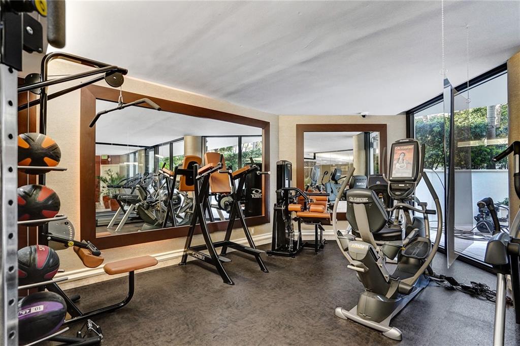 Williams Island - Residential