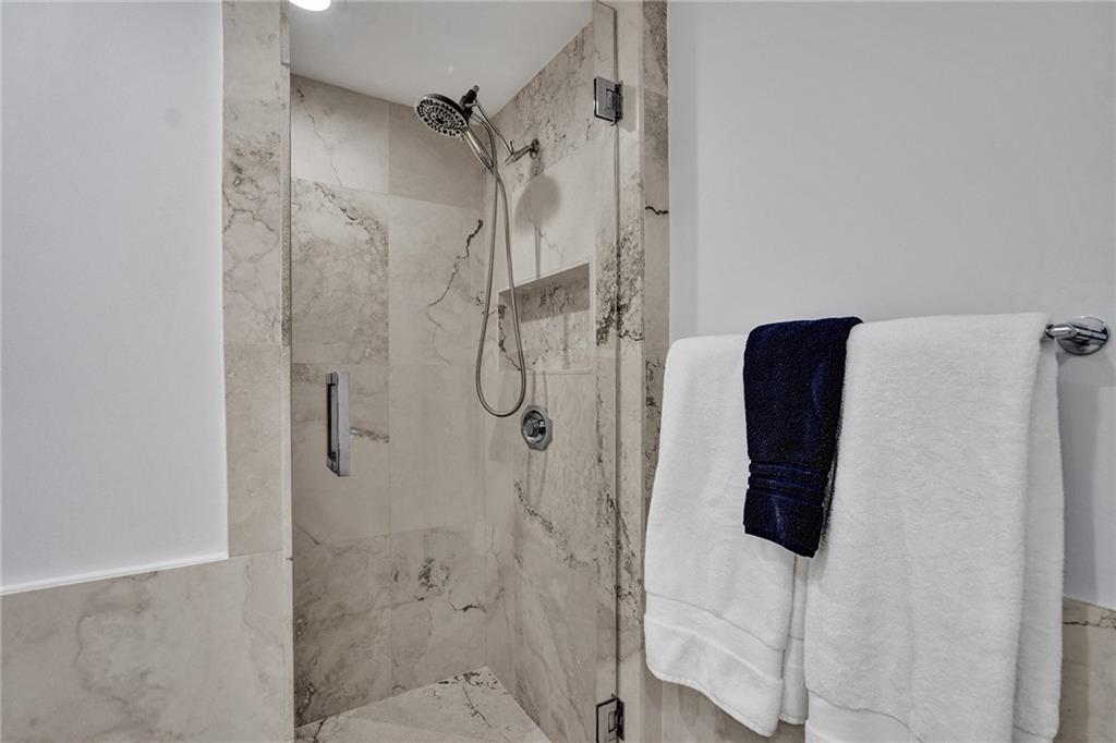 Williams Island - Residential